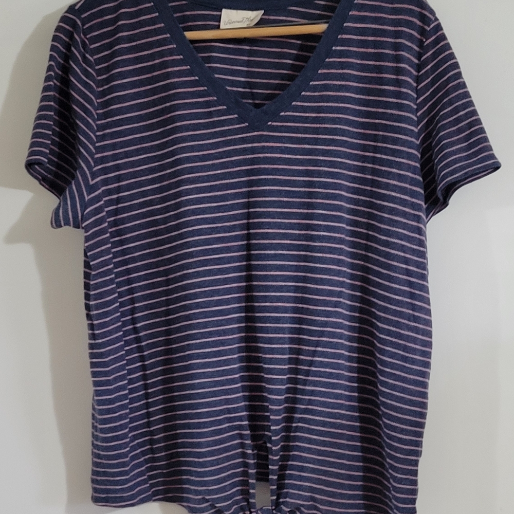 Universal Thread Navy & Light Pink Striped V-Neck Short Sleeve Tee